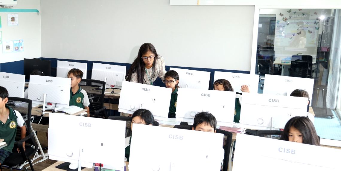CISB students in lab